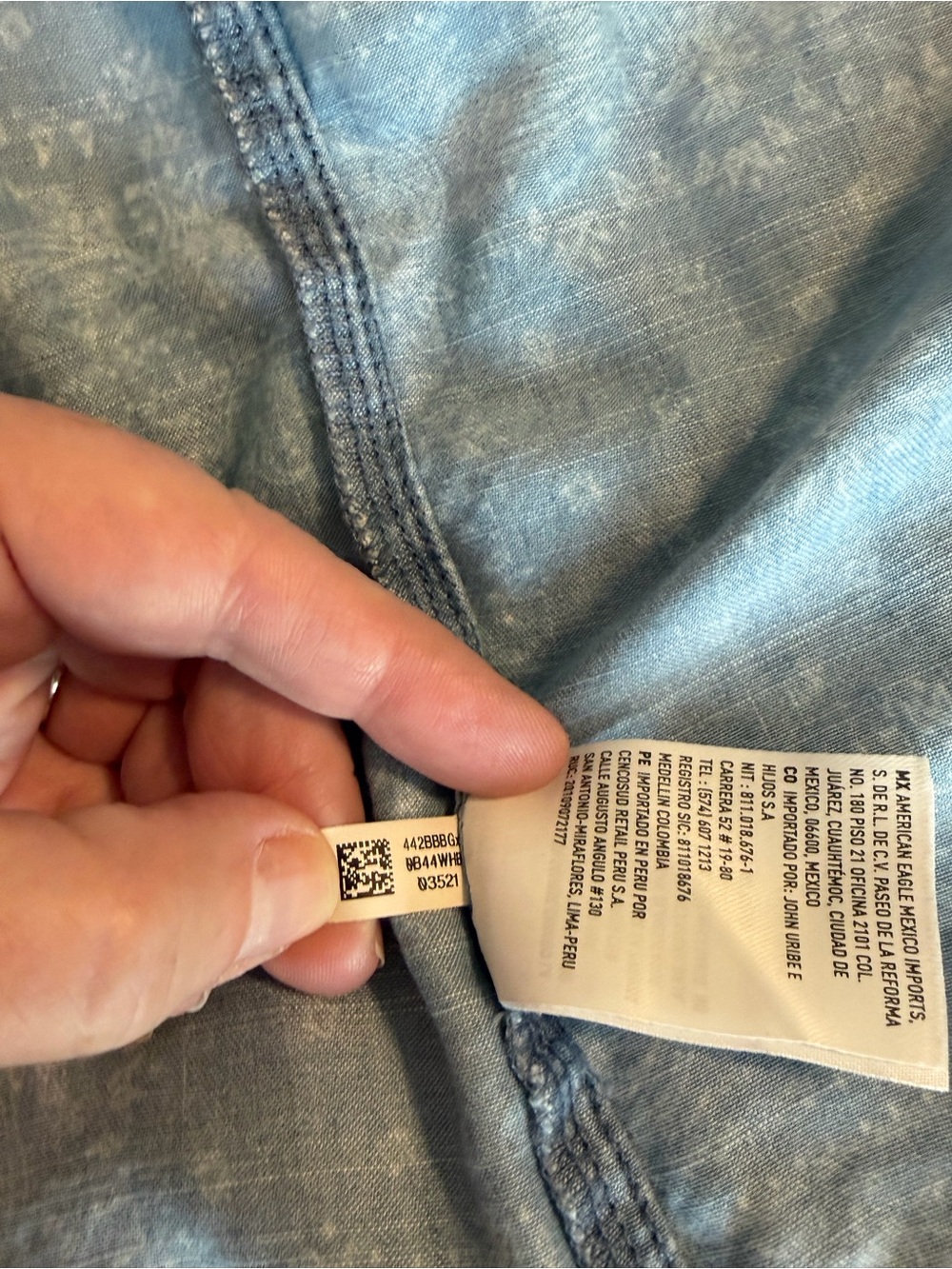 American Eagle Women’s Light Blue Bandana-Print Cotton Denim Chambray Shirt Sz M - Picture 5 of 6